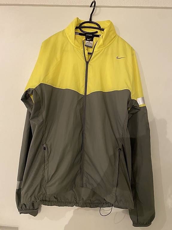 Vestes: Nike Jacke Gr. M – D'occasion à Eschenbach SG par nicolisaurus