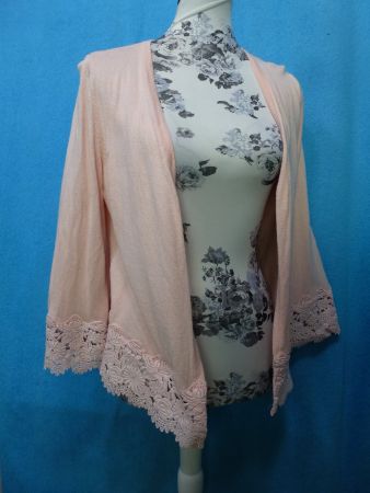 STRICKJACKE BETTJACKE PUDERROSA GR M SPITZENÄRMEL WIE NEU