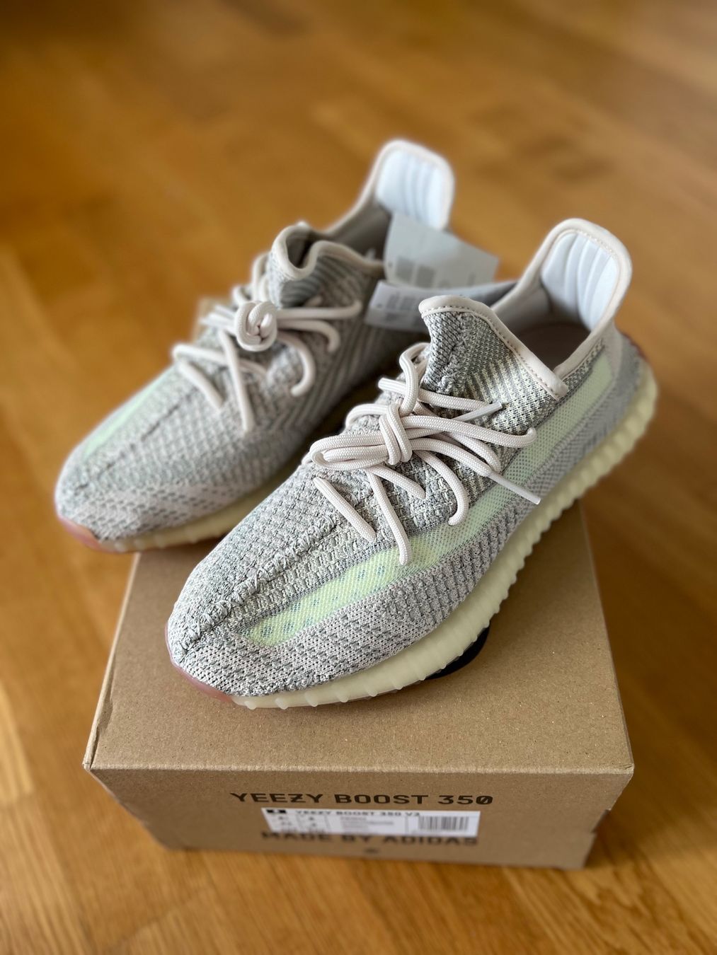 Adidas Scarpe da uomo: YEEZY BOOST 350 v2 citrin (Gr.42) – Nuovo e nell'imballaggio originale da Winterthur venduto da clinius