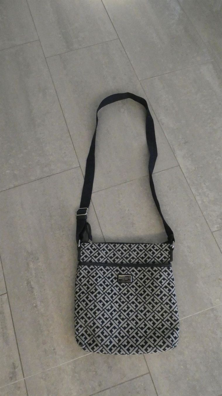 Borse da donna: Tommy Hilfiger, schöne Tasche – Nuovo (secondo la descrizione) da Wiesendangen venduto da Sinhuk