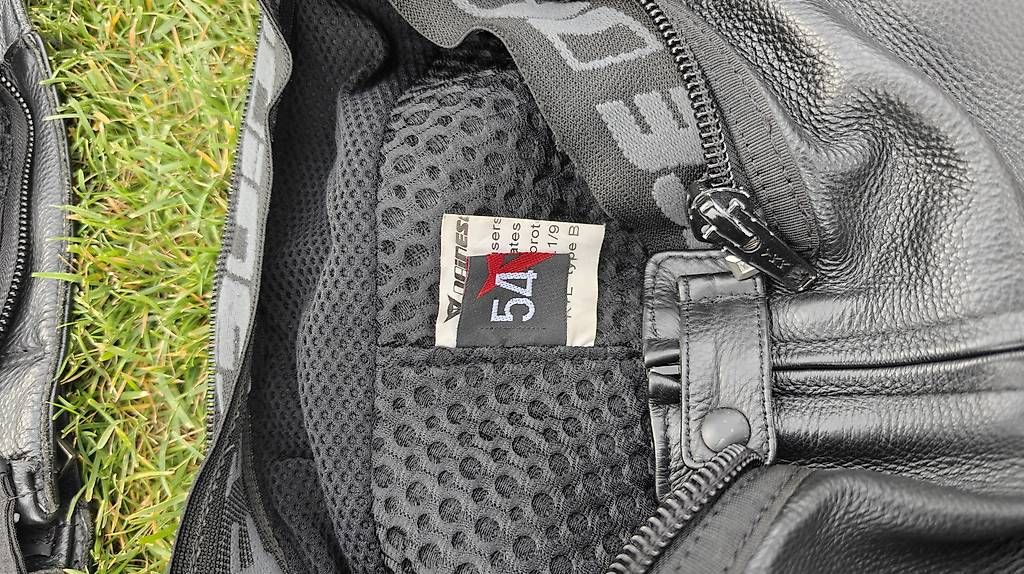 Anzüge: Dainese Laguna Seca Lederkombi Gr.54 – Gebraucht aus Lostorf von tob_cv9f 4