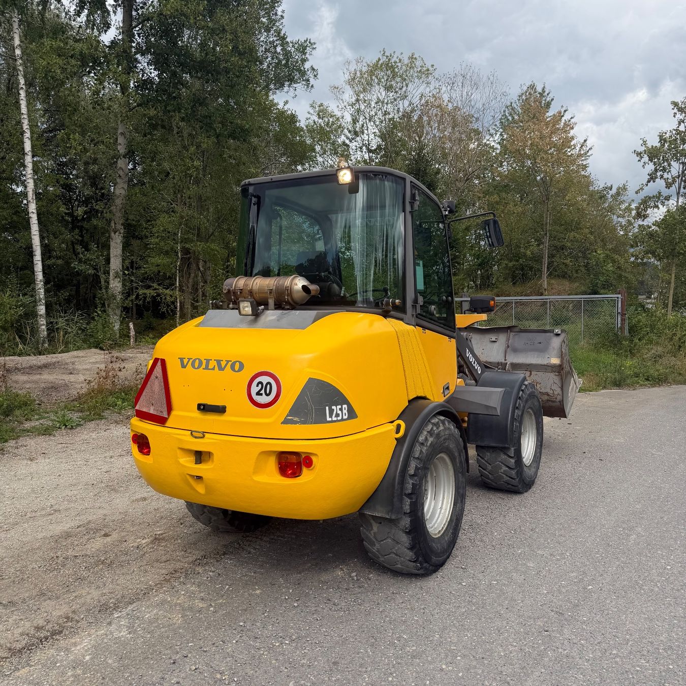 Caricatori: Volvo Radlader – Usato da Menziken venduto da TairiBaumaschinen10 2