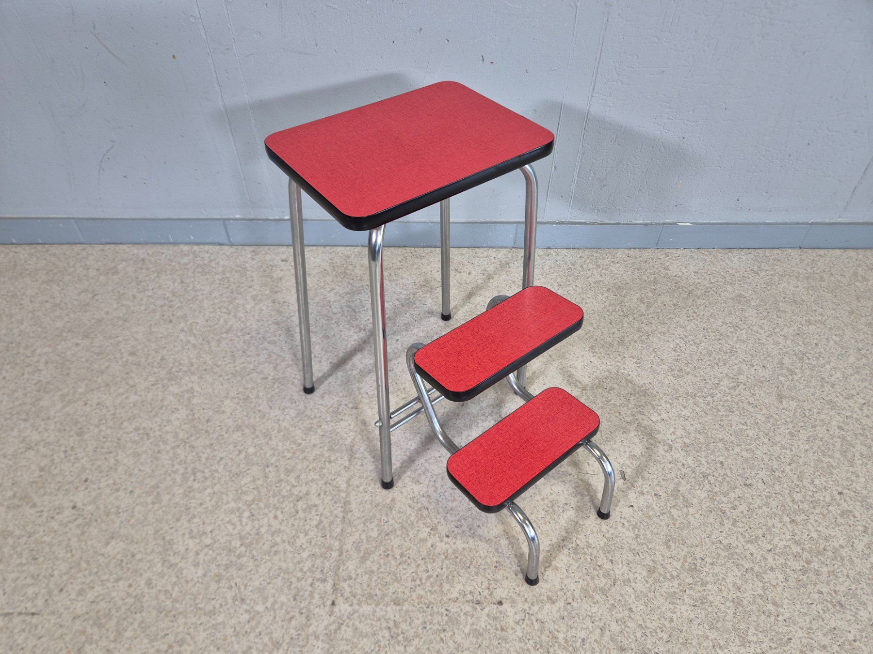 Hocker: Step-Stool Tritthocker 3-Tritt Hocker kelco rot – Gebraucht aus Nottwil von Wondewa-Shop