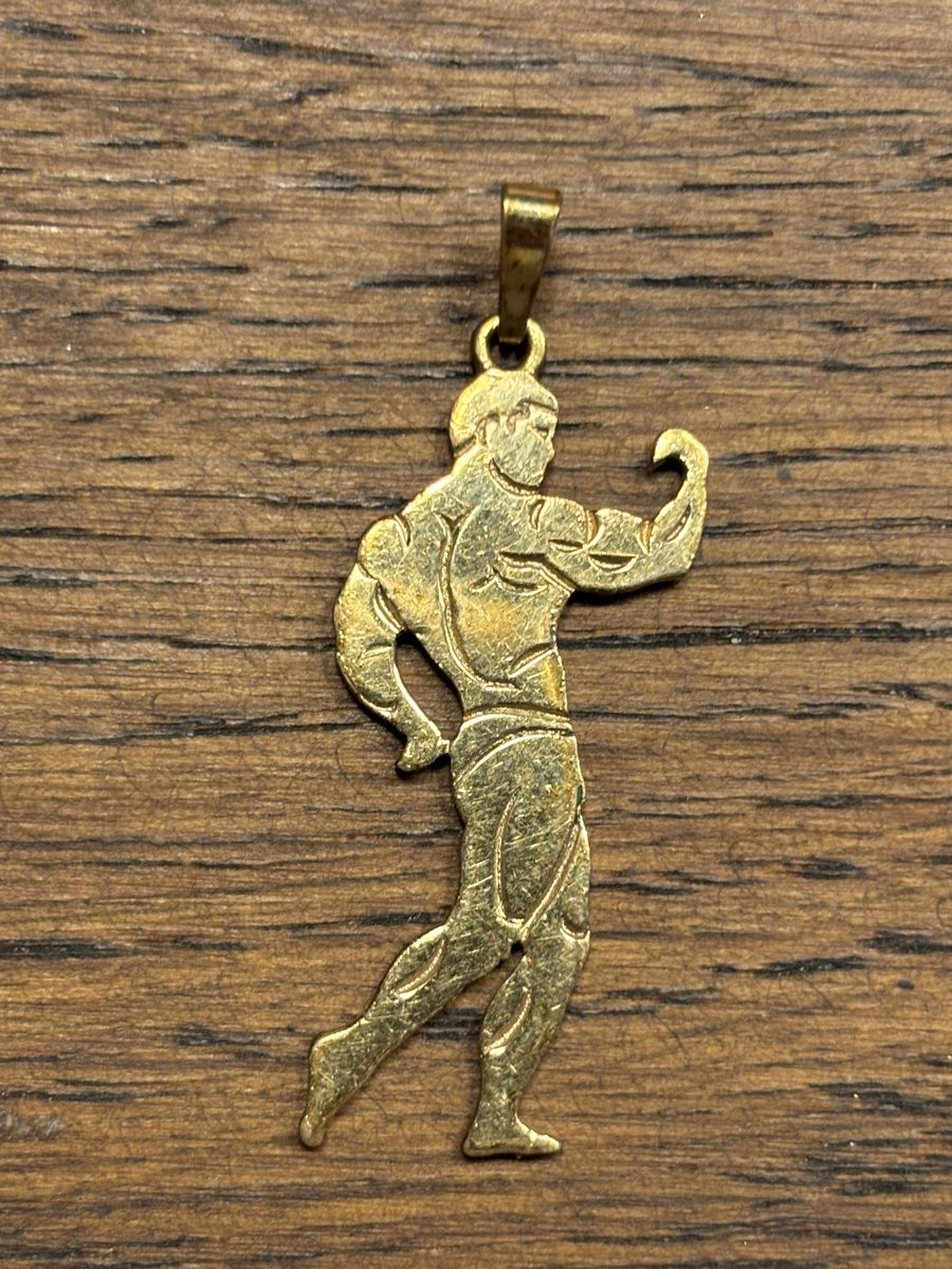 Ciondoli: Pendentif bodybuilder plaqué or – Usato da Ardon venduto da plume2207
