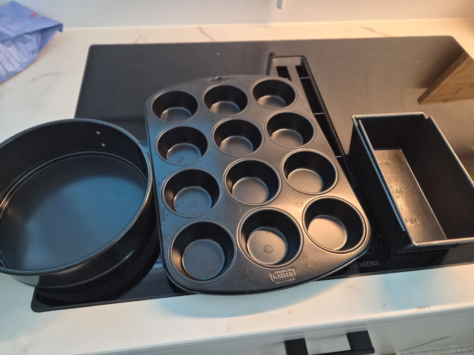 Elettrodomestici da cucina: Baking Forms Set, Muffin Pan, Round Pan, Loaf Pan – Usato da Maur venduto da Sofi___