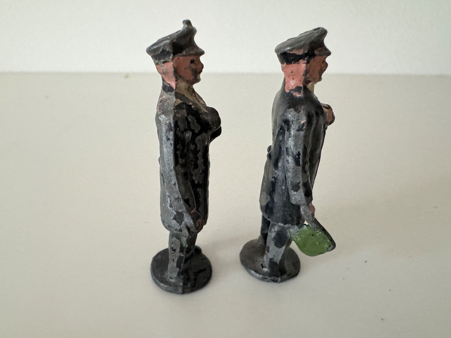 Trains électriques: Uralte Bahnhoffiguren, H 6 cm, Schaffner & Bahnhofvorsteher – D'occasion à Winterthur par Arma3 3