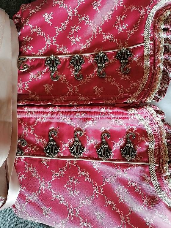 Vestiti: Krüger Dirndl Gr 34 – Usato da Ebikon venduto da galupy007 2