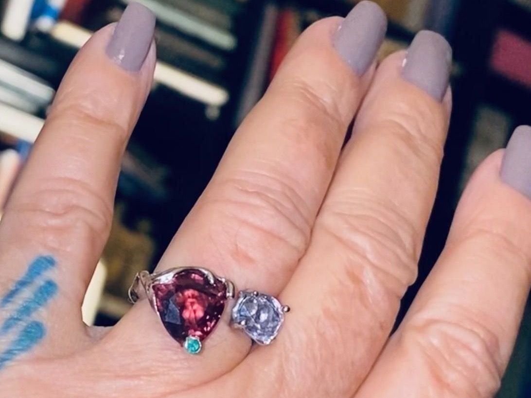 Llan Valls Joies Anelli: STACKABLE!! 18k W Gold Red Zircon & Grey Spinel Ring – Usato da Birsfelden venduto da Brut 9