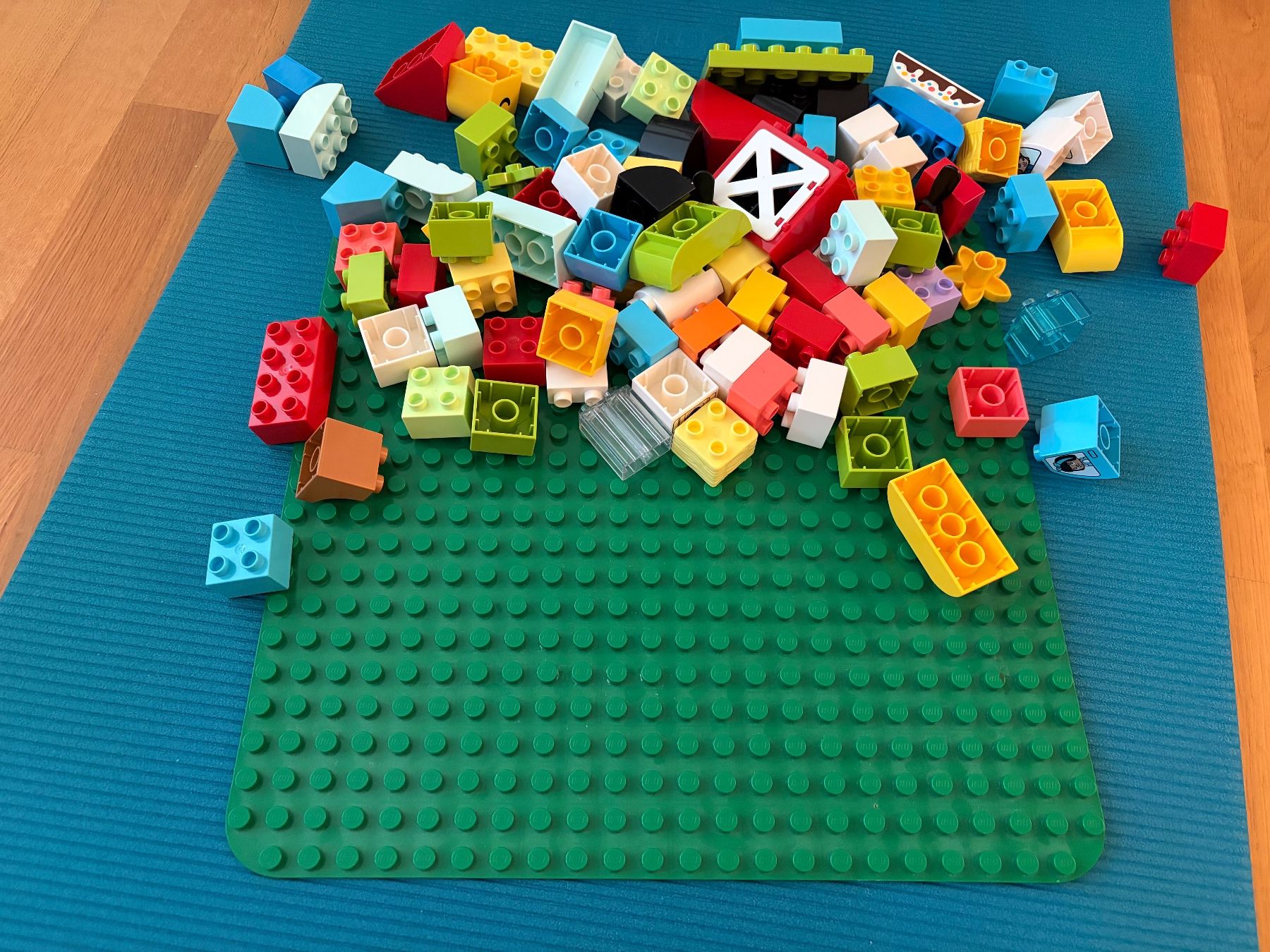 Spielzeuge: Duplo Bausteine mit Bauplatte – Gebraucht aus Baden von Daphne19 3