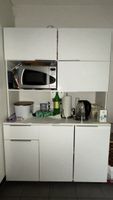 Weisse Schrank mit viel Stauraum