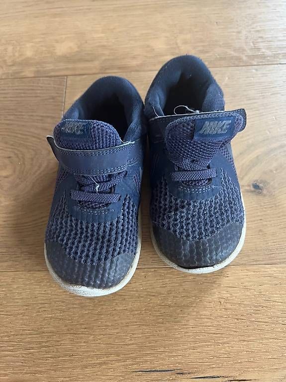 Scarpe per ragazzi: Turnschuh Nike Grösse 25 – Usato da Schwarzenburg venduto da SchoggoLoggo