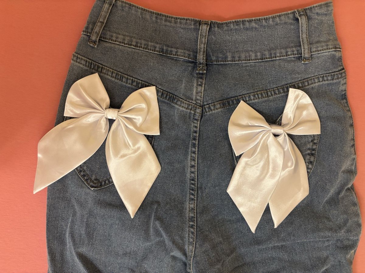 Shein Jeans: Jeans mit Schleifen – Nuovo (secondo la descrizione) da Andelfingen venduto da Good_Quality 3
