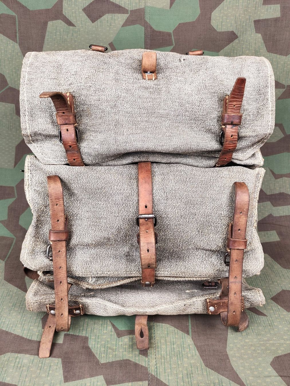 Schweizer Armee Uniformi: Blachenstofftornister Ord. 1914/17 – Usato da Bauma venduto da SwissMilitaria 1