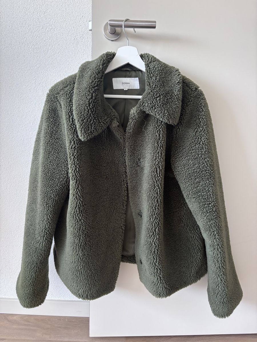 Jacken: Flauschjacke Donna, Gr. 40, Olivgrün – Gebraucht aus Zürich von CaKoch17