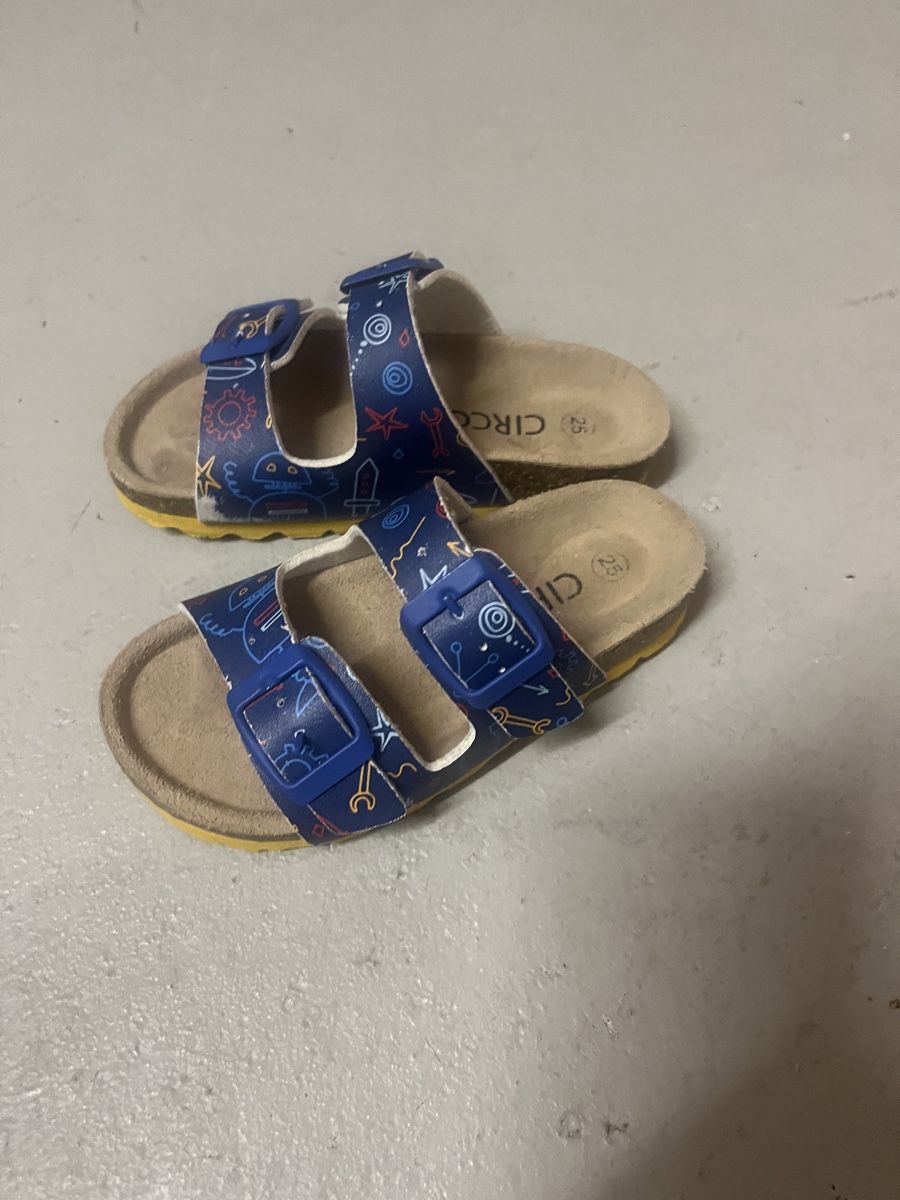 Scarpe per ragazzi: Finken/ Hausschuhe Gr. 25 – Usato da Baar venduto da Ginasoskin