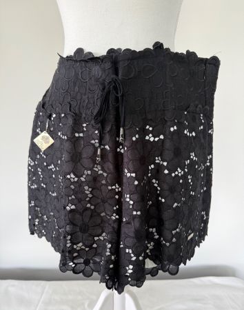 Schwarze Spitzen Shorts Gr. 36 Handmade ideal für Sommer!