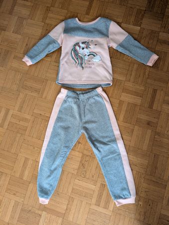 Warme Einhorn Pyjama, Grösse 110, Top Zustand für Mädchen!
