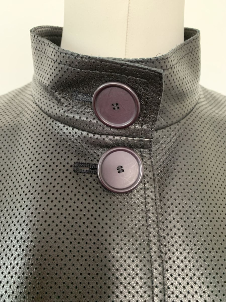 Akris Jacken: AKRIS: Edle perforierte Leder-Bikerjacke, 36, NP 2500.- – Neu (gemäss Beschreibung) aus Luzern von designluzern 4