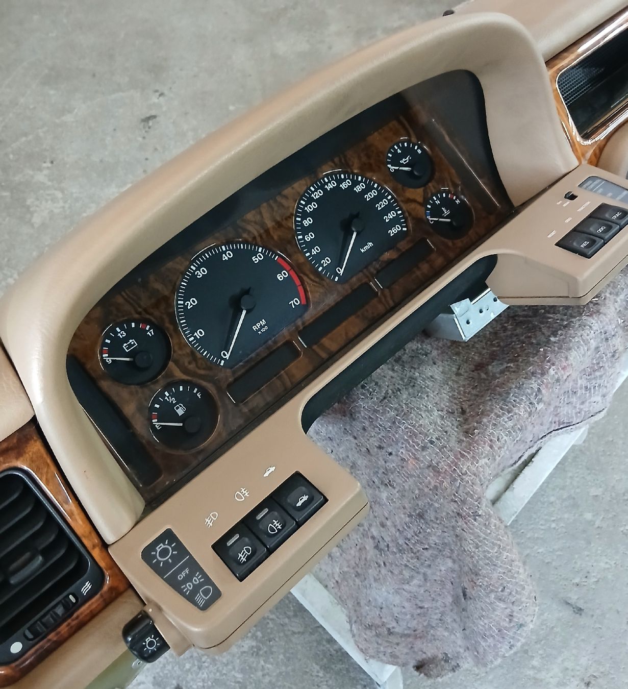 Daimler Toutes les pièces auto: Tableau de bord Daimler Six 4.0 1994-2002 – D'occasion à la heutte par Auto-stock 1