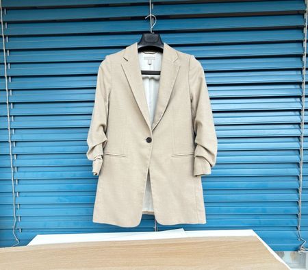 Blazer femme chic été, très bon état, taille XS. Élégant!