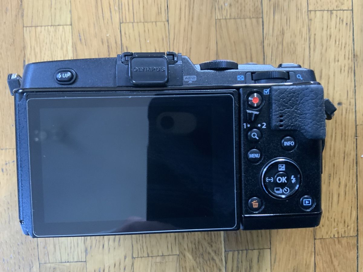 Olympus Fotocamera: OLYMPUS PEN E-P5 BLACK NEAR MINT CAMERA + ACCESSORIES – Nuovo (secondo la descrizione) da Genève venduto da SwissGeneva 2
