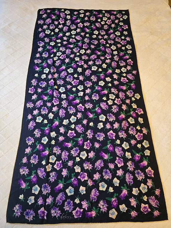Fabric Frontline Foulard & Sciarpe: Fabric Frontline Zurich 100% Silk – Usato da Zürich venduto da bil_s7tp