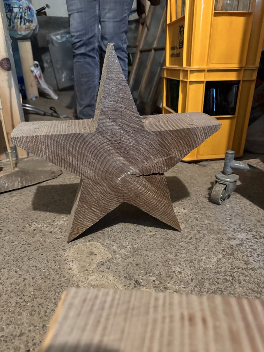 Tutte le decorazioni: 2 handgefertigte massive Holzsterne rustikale Deko – Nuovo (secondo la descrizione) da Weisslingen venduto da lar_r9qr
