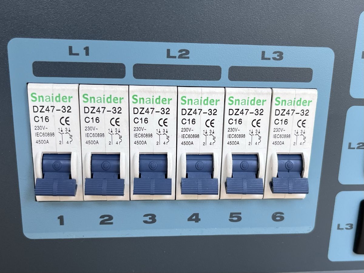 Alimentazione elettrica: Tableau électrique Triphasé WORK 32A 6x T23 / Rack 19" – Usato da Genève venduto da RVA_GVA 7