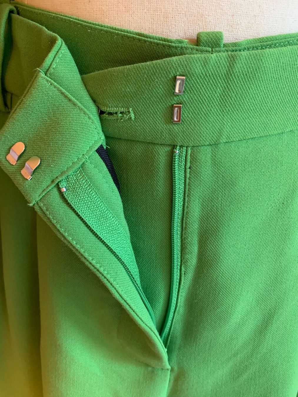 Zara Completi & Tailleur: Hosenanzug grün – Usato da Winterthur venduto da Drachenrose 4