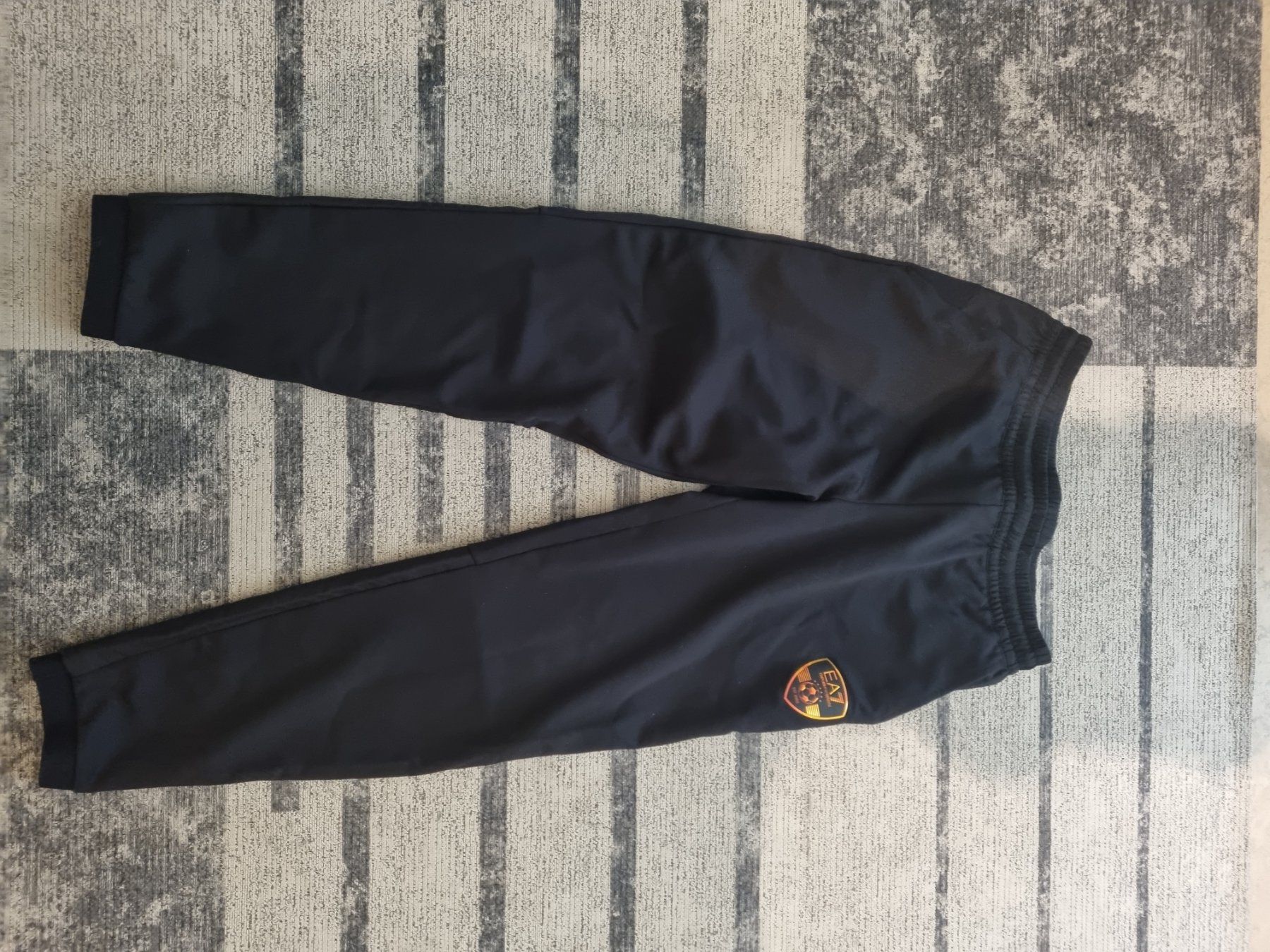 Armani Pantaloni: Emporio Armani Jogginghose – Usato da Dottikon venduto da damianolucia98 1