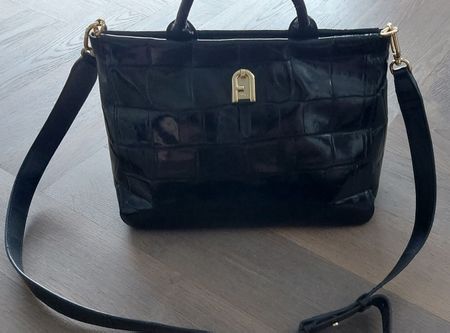 FURLA Tasche mit Kroko-Prägung & Gold-Logo - Must-have!