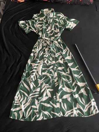 Kleid H&M Blumenmuster grün weiss Grösse XS neuwertig