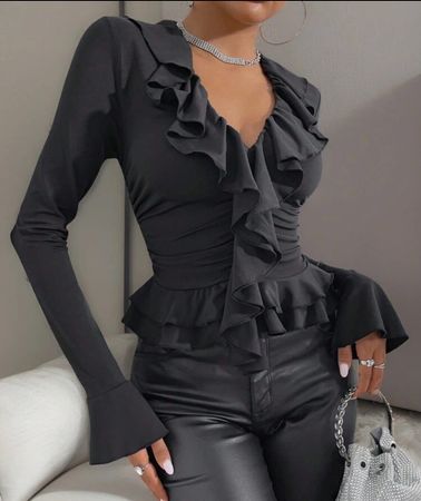 Haut noir chic