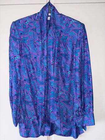 Feine Seidenbluse mit Schalkragen, von CH-Schneideratelier