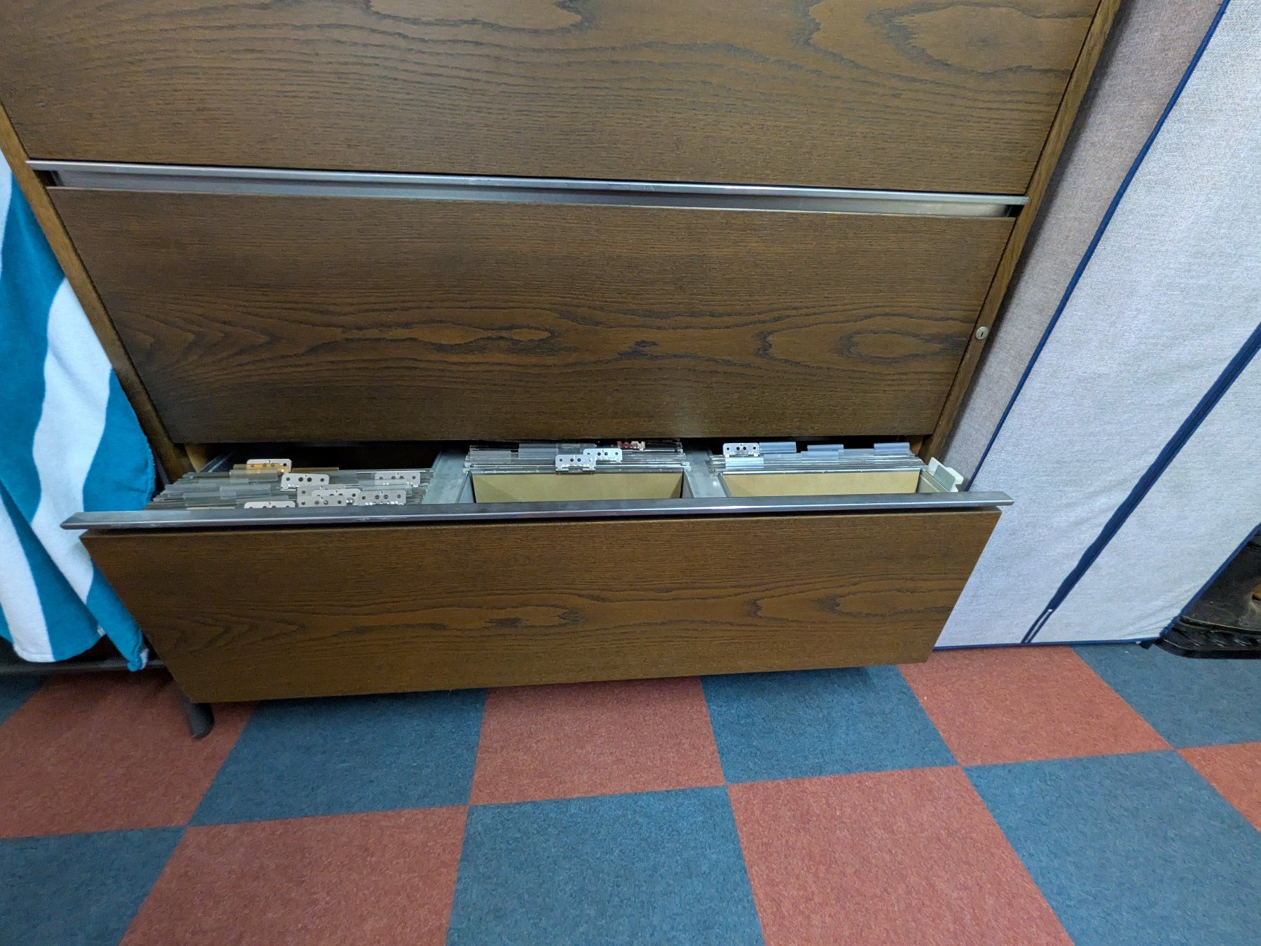 Armoires: Lateralschrank der Schweizer Marke Echo – D'occasion à Oberrohrdorf par Yua 1