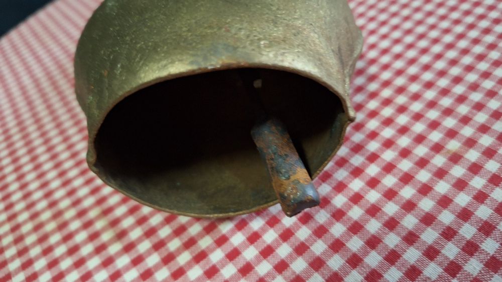 Campanacci mucche: Schelle/ Glocke 10cm  mit Band, 23cm – Usato da Arlesheim venduto da shopradl 3