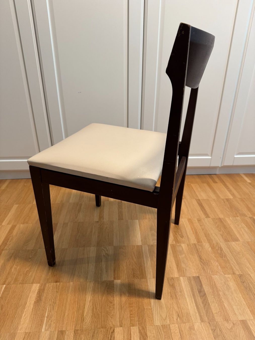 Chaises: Alter Stuhl, ca. 50 Jahre alt – D'occasion à Zürich par muxamsonntag 2