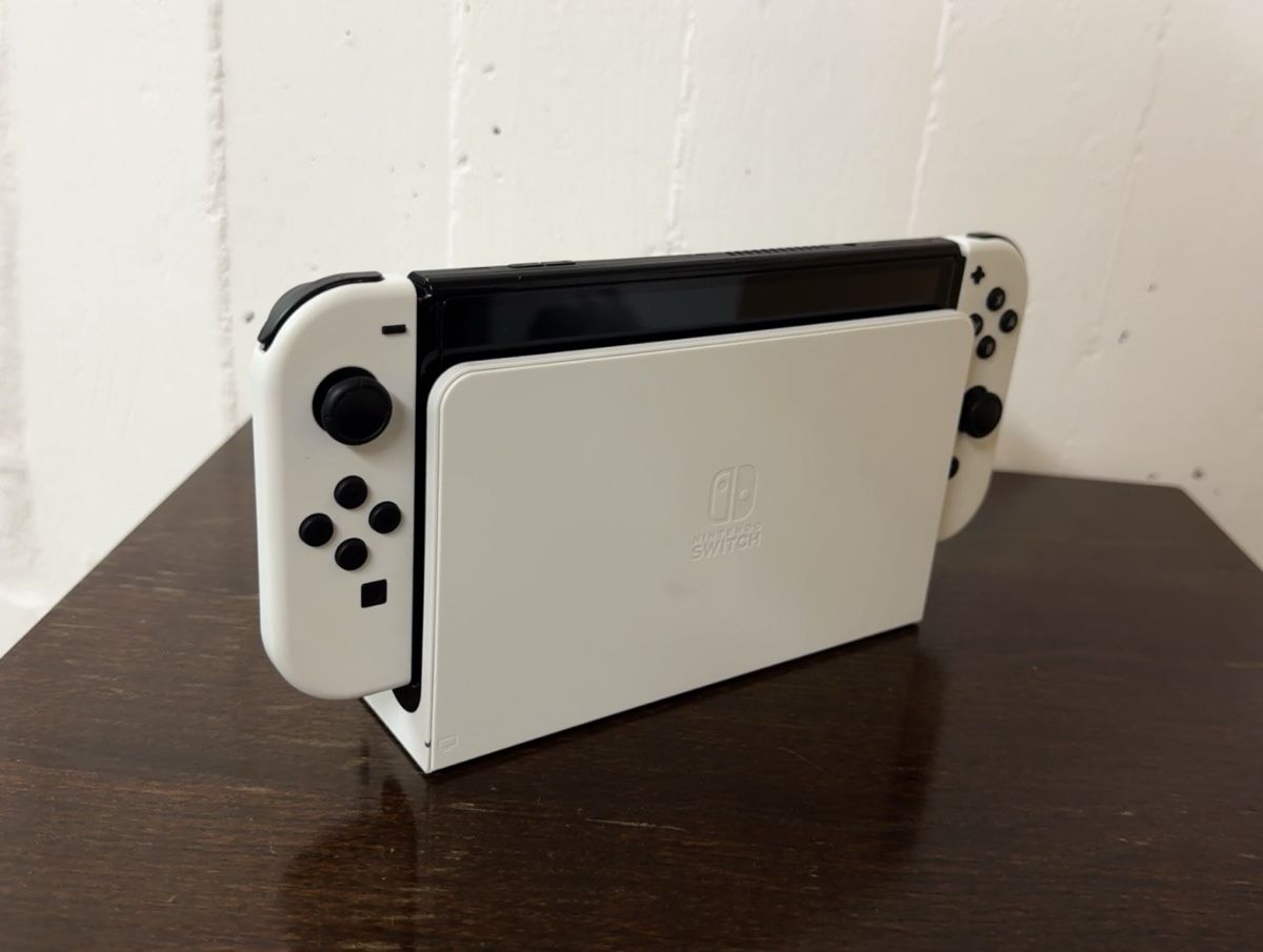 Nintendo Console: Nintendo Switch Oled, Pro Controller und Spiele – Usato da Binningen venduto da mareger 3