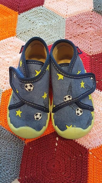 Schuhe für Jungen: Elefanten Hausschuhe Grösse 19 neuwertig  – Gebraucht aus Wettswil von gionatav 2