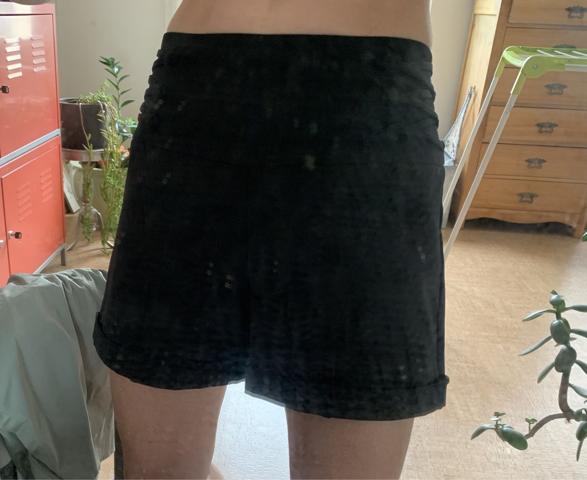 Pantaloni: Kurze Hose schwarz  Gr. 38 – Usato da wallisellen venduto da kadoja