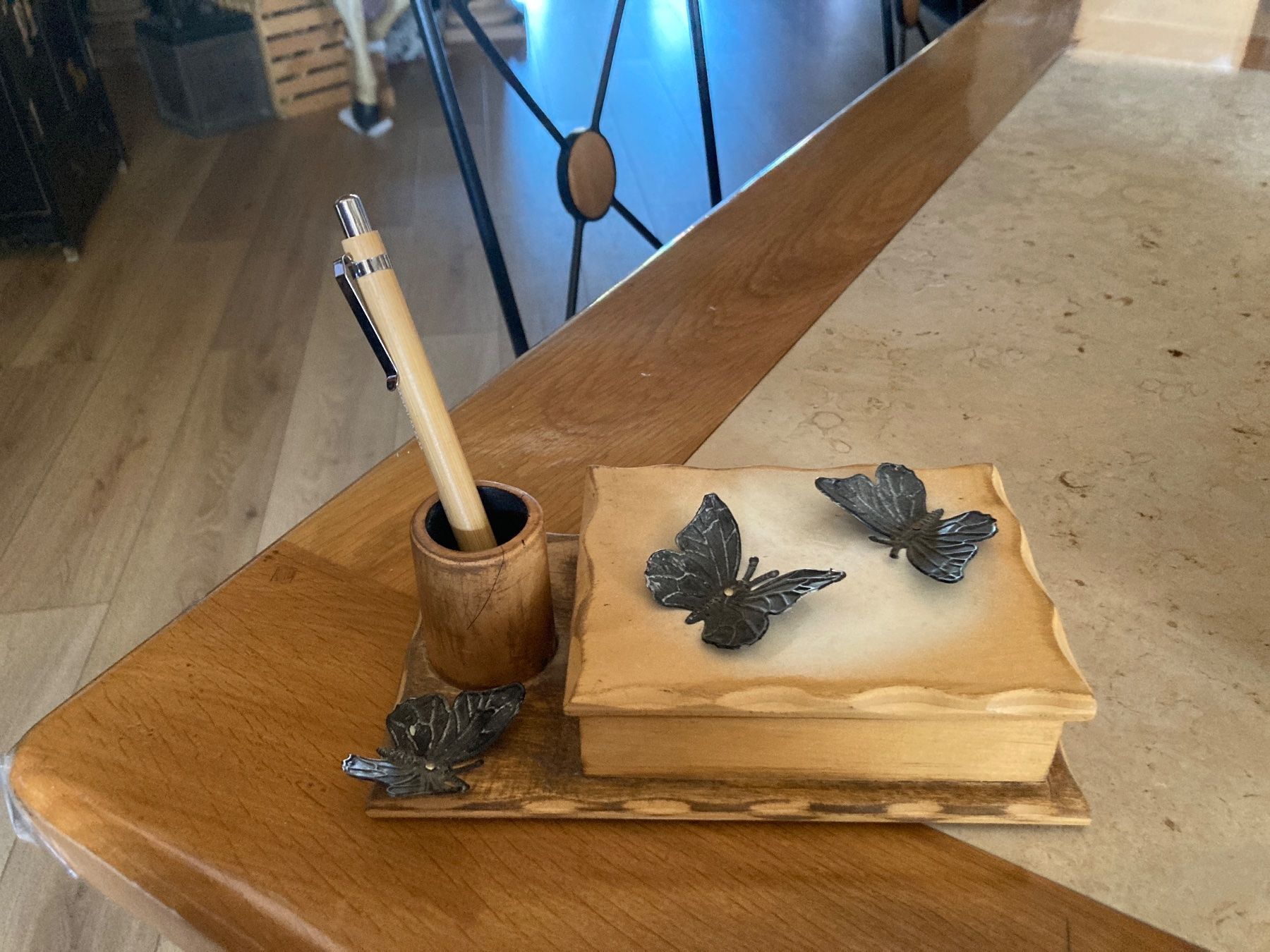 Écritoire en bois aux motifs artisanaux | Kaufen auf Ricardo