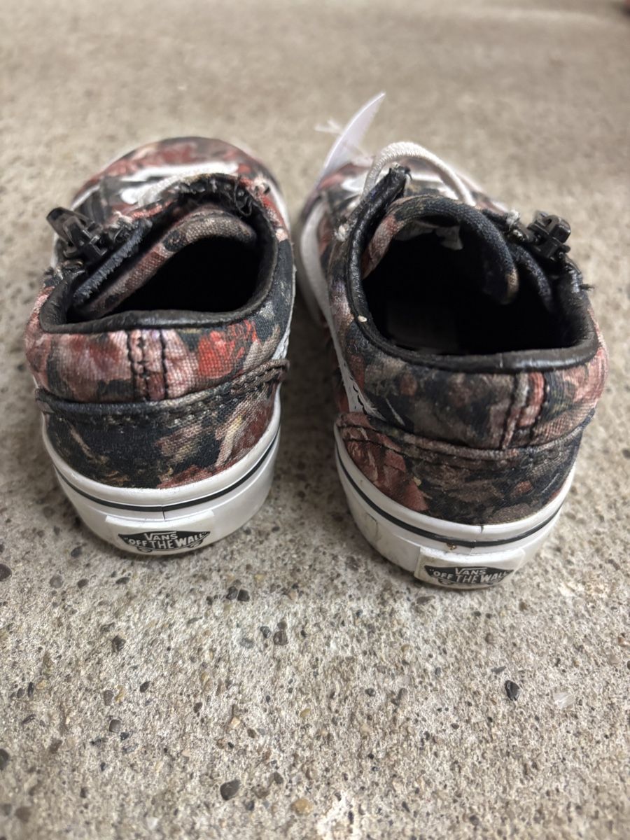 Vans Scarpe per ragazze: Vans Grösse 22, Floral mit Reissverschluss – Usato da Büren an der Aare venduto da Nikito2001 1