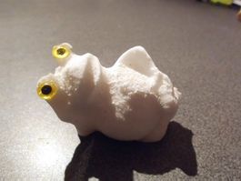 Frosch weiss/liegend, gelbe Auggen