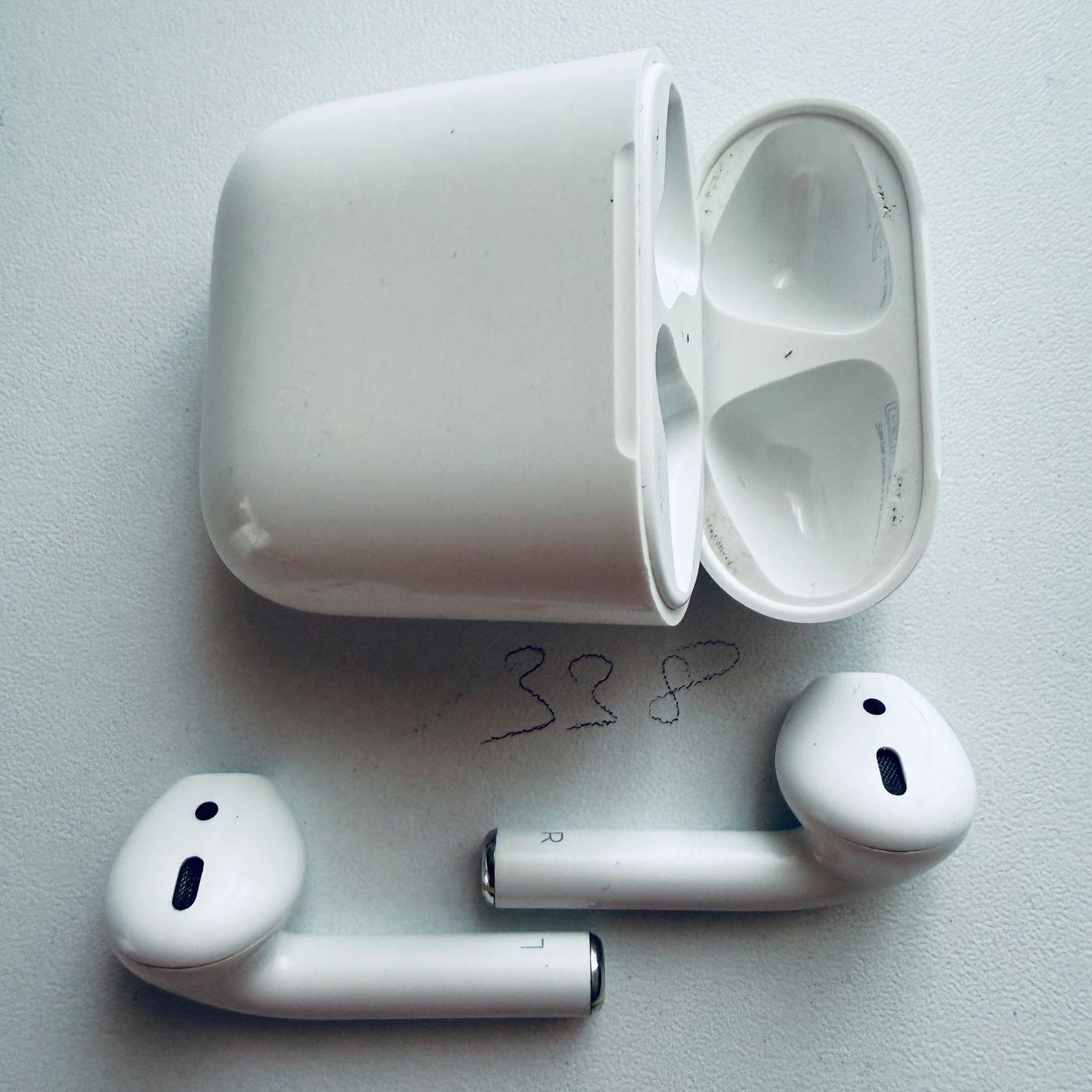 Apple Kopfhörer: Original Apple AirPods 2 Gen. Wireless Kopfhörer & Case – Gebraucht aus Basel von MY.AIRPODS.SHOP 3