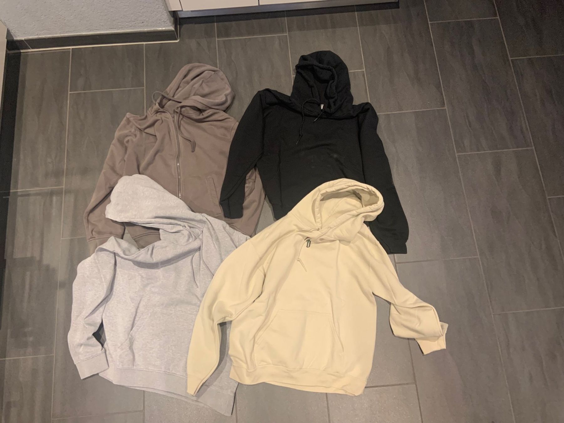 Lotti di vestiti: 4 Kapuzenpulli Hoodies Grösse M – Usato da Deitingen venduto da haba03