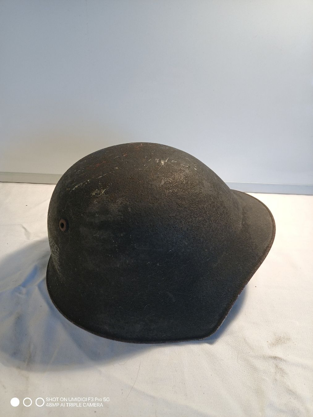 Schweizer Armee Uniformi & Effetti personali: Helm alt mit Leder Innenfutter Stahlhelm Militär  – Usato da Aarwangen venduto da to-hirschi 1