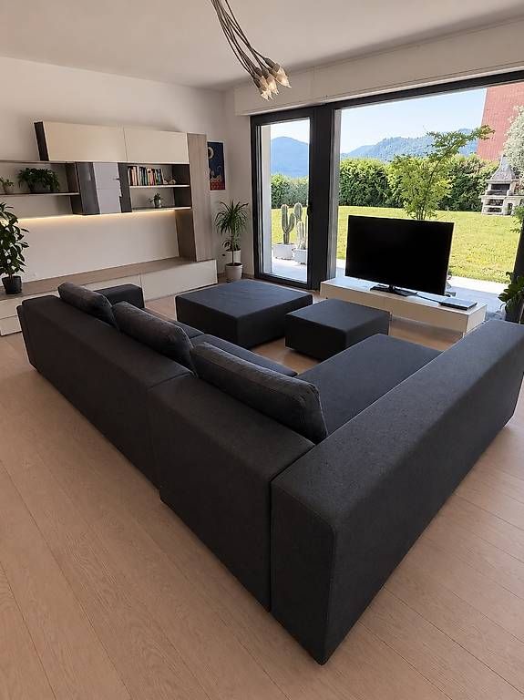 Divani: DIVANO MODULARE DI DESIGN XXL CON 2 POUF  – Usato da Pura venduto da t_b_t5zn 1