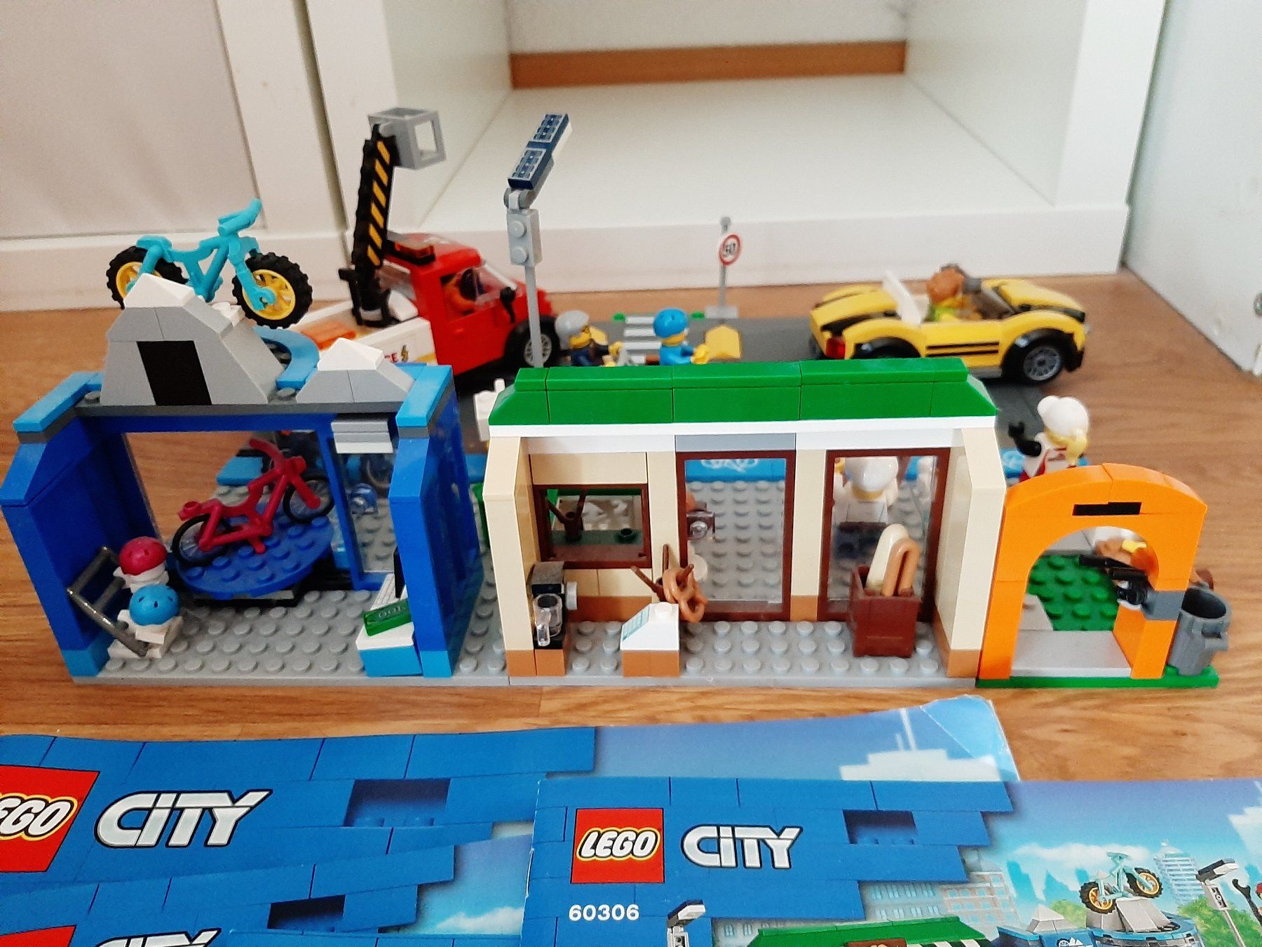 Lego Spielzeuge: Lego City 60306 Einkaufsstrasse mit Geschäften – Gebraucht aus Laufen von Julie231004 2