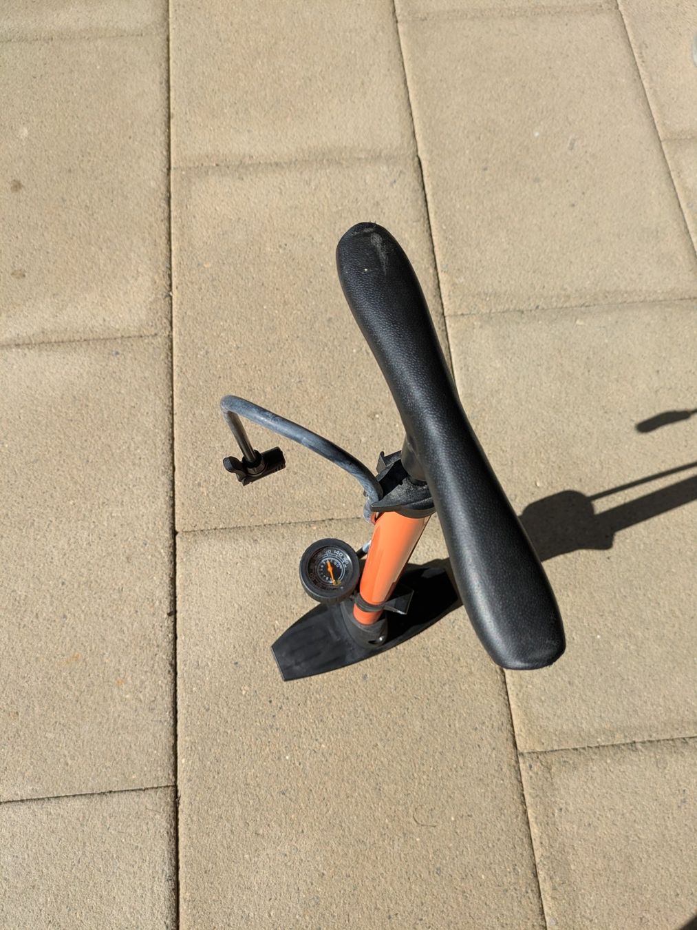 Pumpen: Standluftpumpe mit Manometer gebraucht Zustand – Gebraucht aus Adlikon von Match62 1