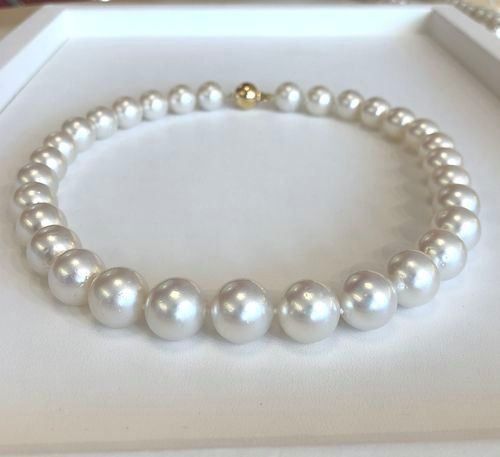 Catenine: Südsee Perlen Collier, weiss, 12700.- – Nuovo e nell'imballaggio originale da Zürich venduto da juwelier-damken 2